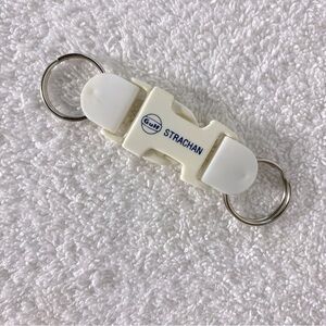 5/$35 Vintage Gulf Strachan White Keychain Clip Collectible